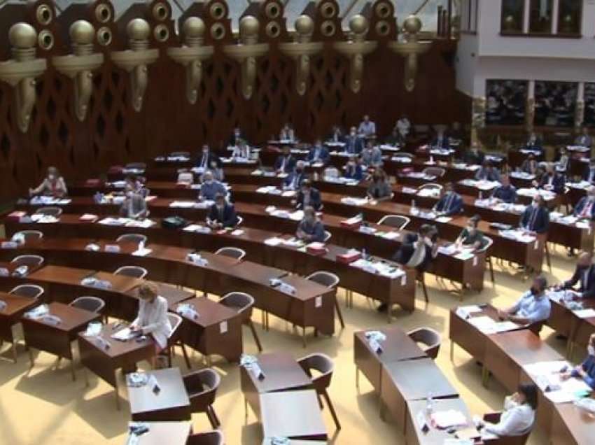 Opozita propozon mbi 2 mijë amendamente për ndryshimin e Rregullores