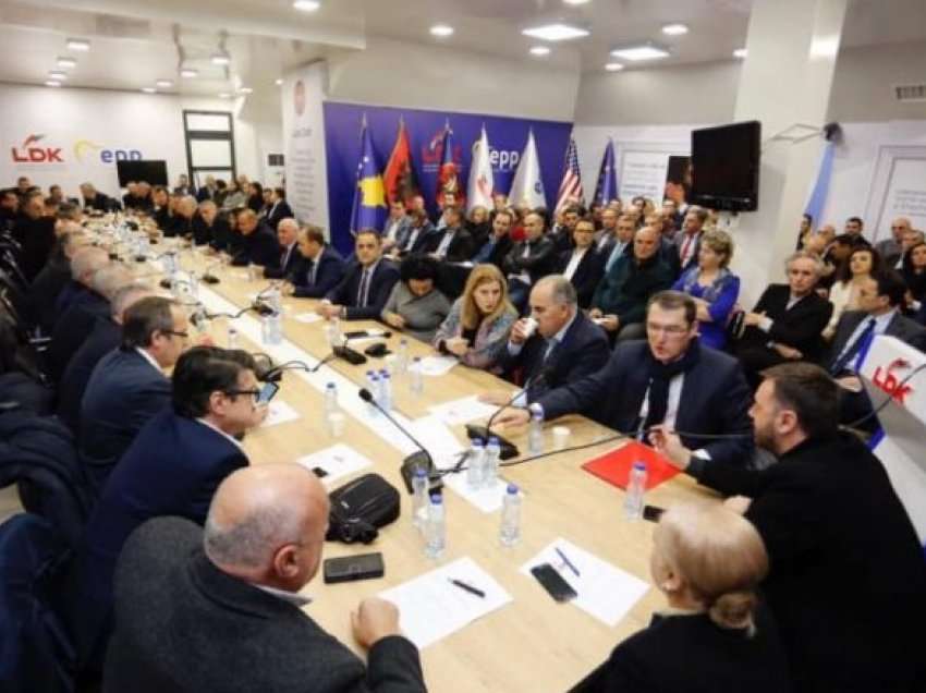 Në mbledhjen e Isa Mustafës e Avdullah Hotit me deputetët e LDK-së – Të gjithë kundër zgjedhjeve të reja, përveç Arben Gashit