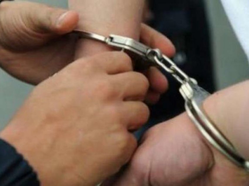 Ja shohin sherrin një videoje të postuar në rrjetet sociale, arrestohen tre persona afër Malishevës