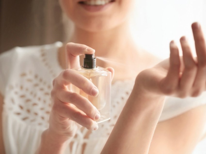 Si ta bëni parfumin tuaj të zgjasë gjithë ditën