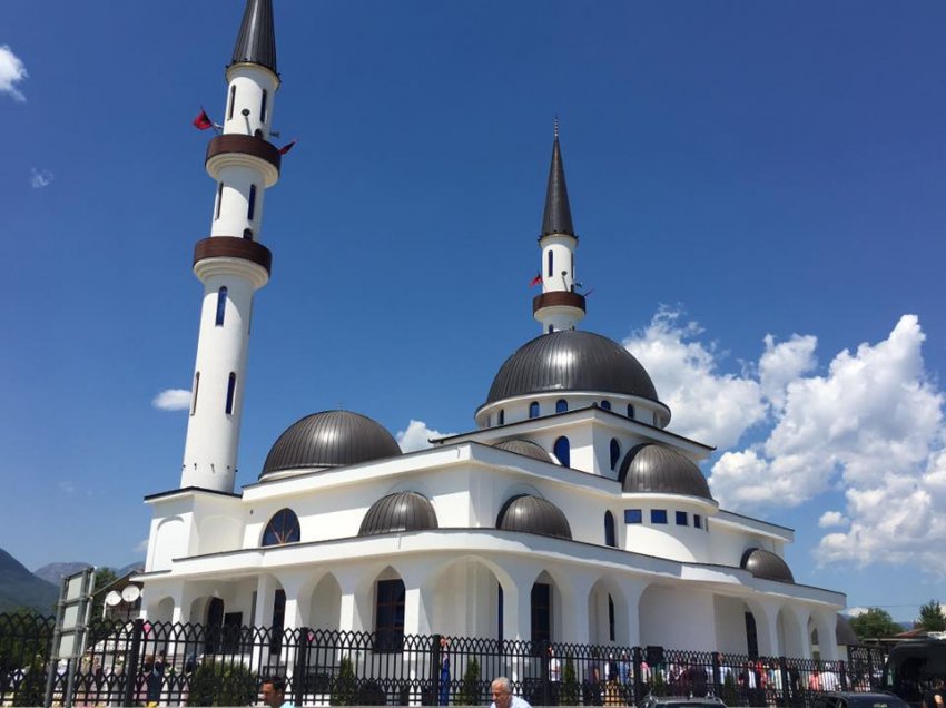 Hajnat vjedhin arkën e xhamisë në Gjilan