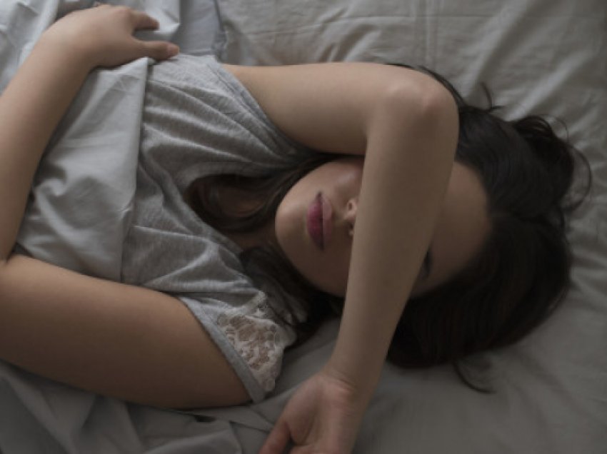 Dridheni papritur në gjumë, çfarë do të thotë kjo për shëndetin tuaj
