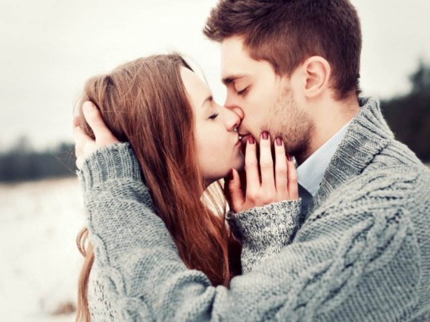 Çdo puthje një shpjegim; Na tregoni si putheni t’ju themi çfarë lidhje keni