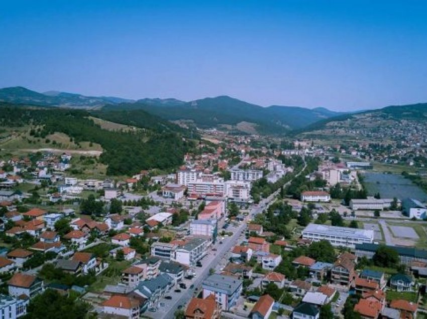 Kush po prin në komunën e PSD-së, në Kamenicë? 