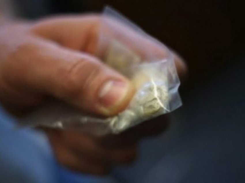  Nxori 35 kg marijuanë nga kufiri i gjelbër me Shqipërinë, arrestohet nga policia