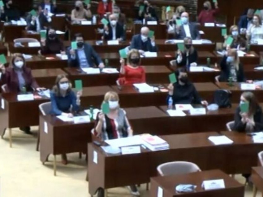 Komisioni mbylli debatin për regjistrimin, 200 amendamente e opozitës nuk u shqyrtuan