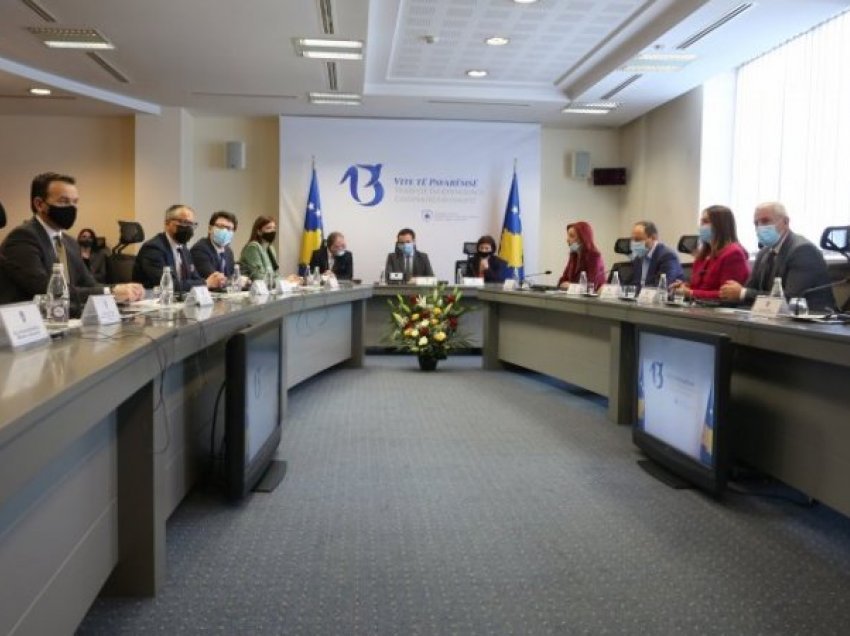 Shefi i BE-së në Kosovë: Qeveria e re të jetë e para që do ta çojë mandatin deri në fund