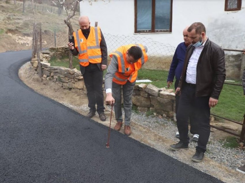 Fillon asfaltimi i rrugës “Vëllezërit Nimani” në Vinarc të Epërm të Mitrovicës