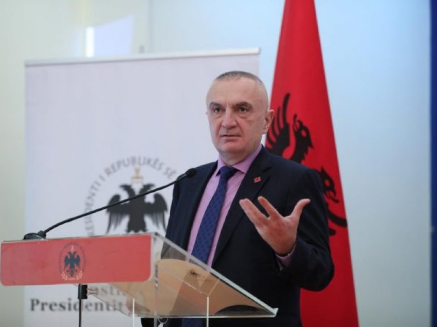 Presidenti Meta uron shqiptarët për Pashkë: Vendi ka nevojë për shpresë, që shqiponjat të kthehen në folenë e tyre
