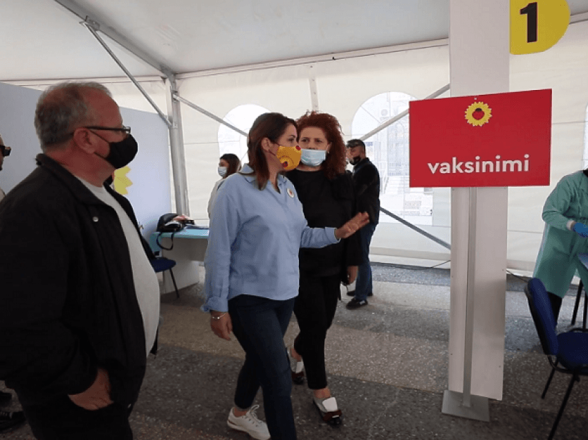 Vaksinimi i të moshuarve në Vlorë/ Manastirliu: Ulet grupmosha, do të vaksinohen qytetarët nën 70 vjeç