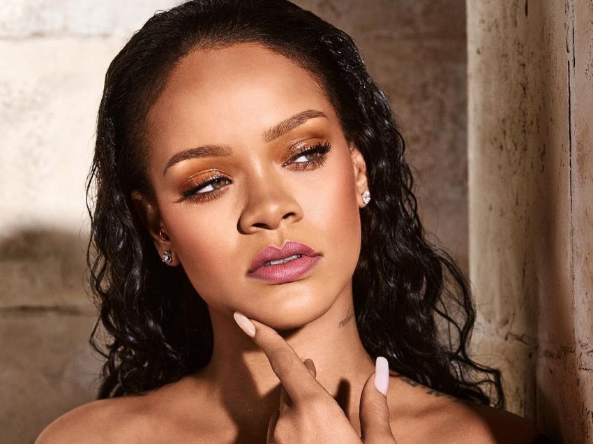 Rihanna shfaqet joshëse në imazhet e fundit
