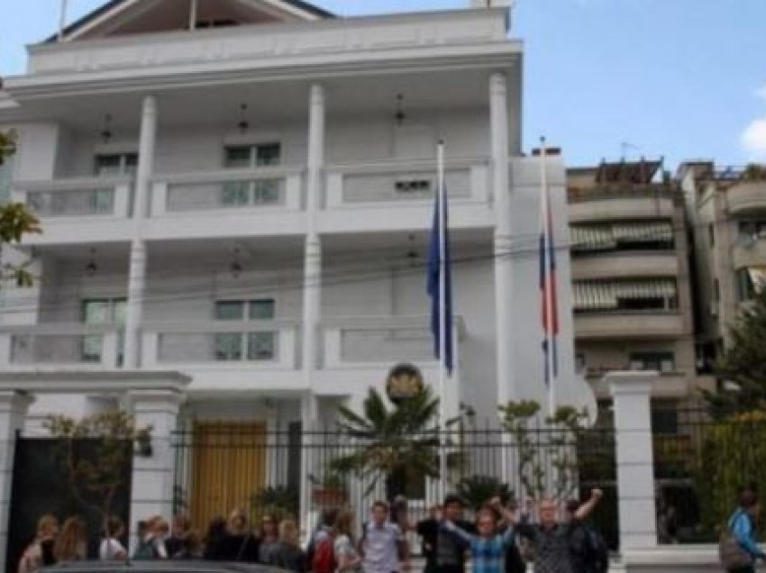 Reagon ambasada britanike pas masave të reja në Kosovë 
