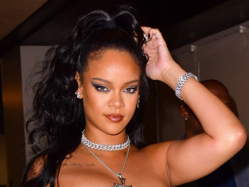 Nuk e kuptoi që ishte ajo, protestuesi i kërkon Rihanna-s Instagram-in për ta etiketuar