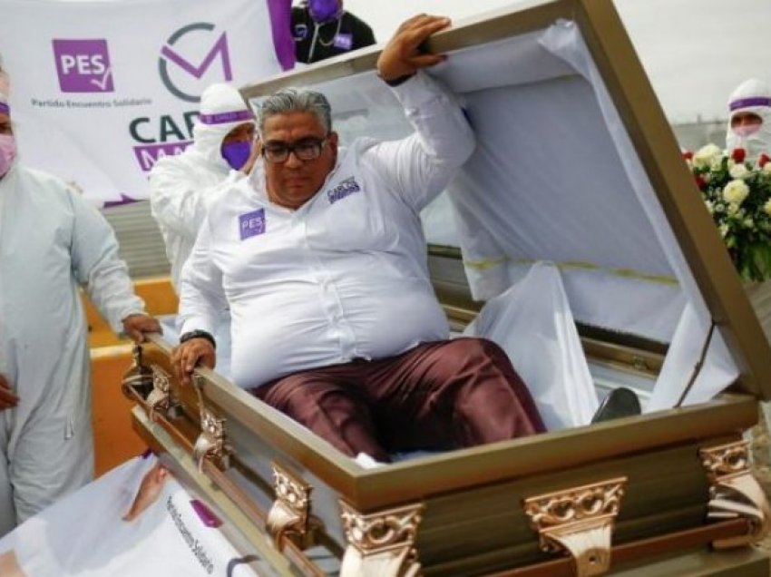 E çuditshme: Politikani meksikan filloi fushatën nga një arkivol