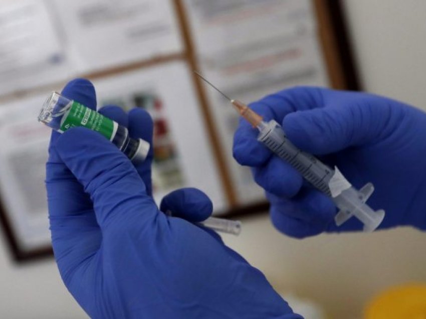 Francezi vdes pas vaksinimit me AstraZeneca, familjarët padisin kompaninë farmaceutike