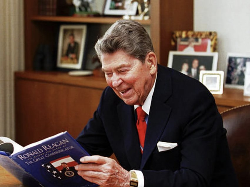 Si i shkarkoi Ronald Reagani, 11,345 kontrollorë të trafikut ajror