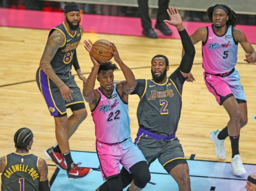 Vazhdojnë luhatjet për Los Angeles Lakers-at