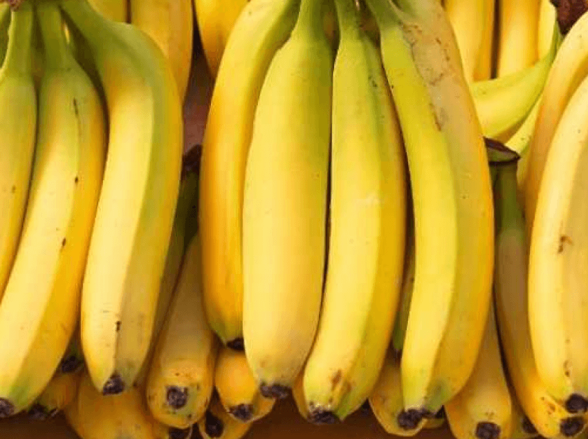 Vendosni lëvore të bananes në shputat e këmbëve, rezultatet janë mahnitëse!