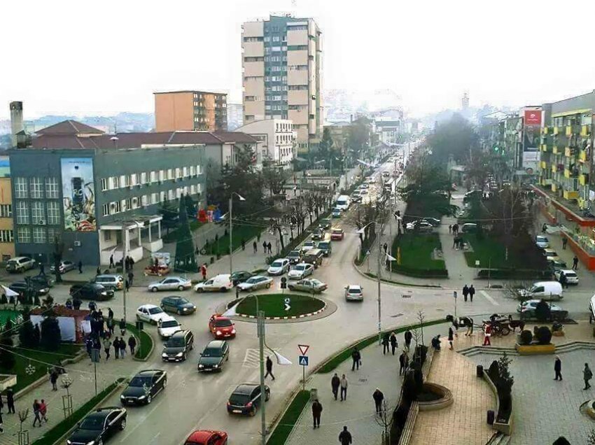 Banorëve të Gjilanit u bëhet thirrje që të mos dalin në qytet për t`iu lënë hapësirë mërgimtarëve