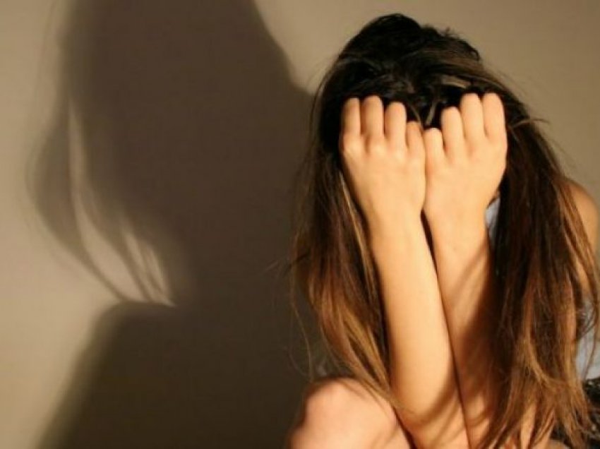 Një vajzë ngacmohet e një tjetër sulmohet seksualisht