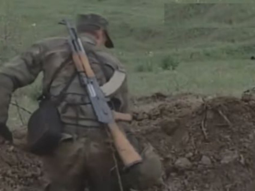 Pamje të rralla: UÇK-ja duke varrosur ushtarët serbë të vrarë në Koshare