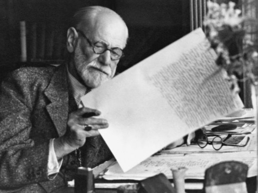 Freud: Për t’u edukuar nuk mjafton vetëm arsimimi