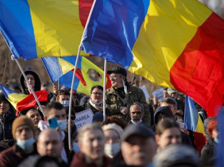 Protesta të mëdha në Rumani kundër kufizimeve nga COVID-19