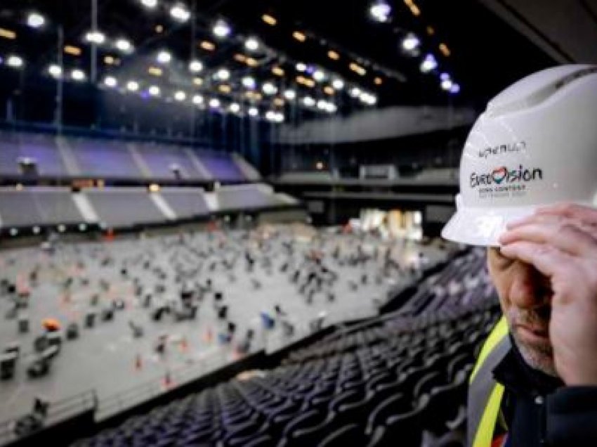 Fillon ndërtimi i skenës së Eurovisionit në Rotterdam 