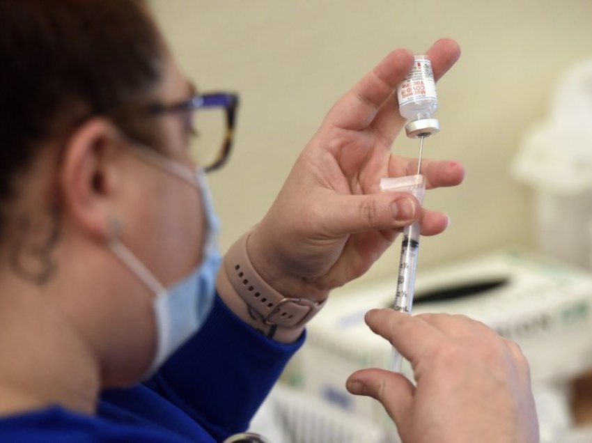Miçigan bën presion për më shumë vaksina në mes të kulmit të rritjeve së rasteve