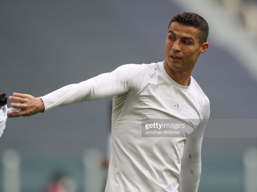 Ronaldo shumë i nervozuar pas ndeshjes, gjuan fanellën në tokë dhe shkon në zhveshtore