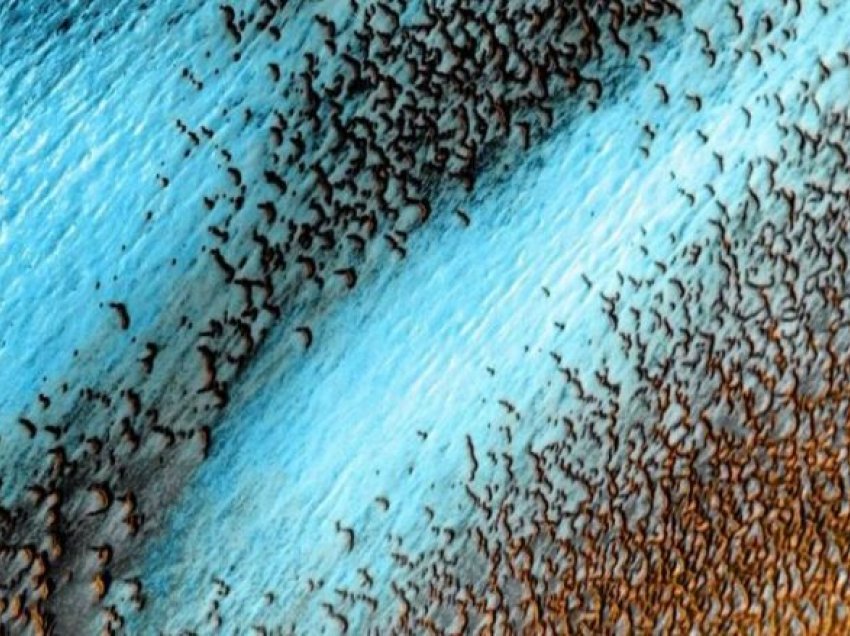 NASA tregon një imazh spektakolar të Marsit