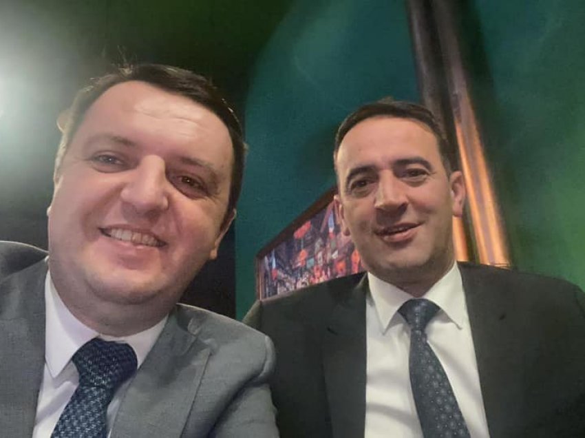 Gjashtë muaj para zgjedhjeve lokale, Daut Haradinaj “shpi për shpi” në disa lagje të Prishtinës