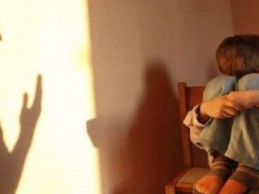 Një muaj paraburgim për nënën nga Ferizaj, që keqtrajtoi fëmijët e saj