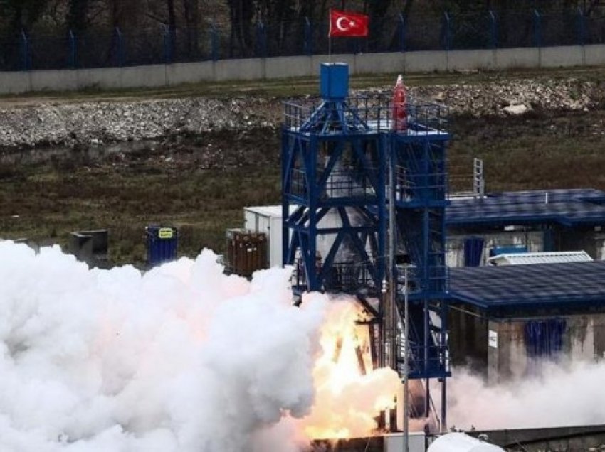 Turqia teston me sukses motorin e parë hibrid për misionin hënor