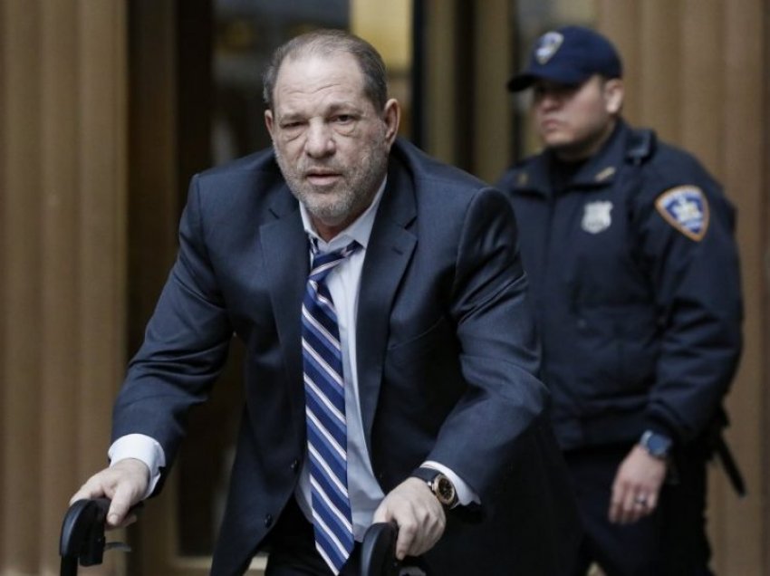 Harvey Weinstein është duke e humbur shikimin në burg