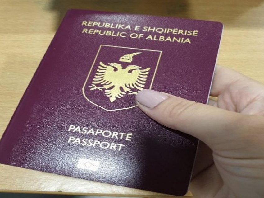 Afati për tërheqjen e pasaportave në Shqipëri shtyhet deri në shtator 2021
