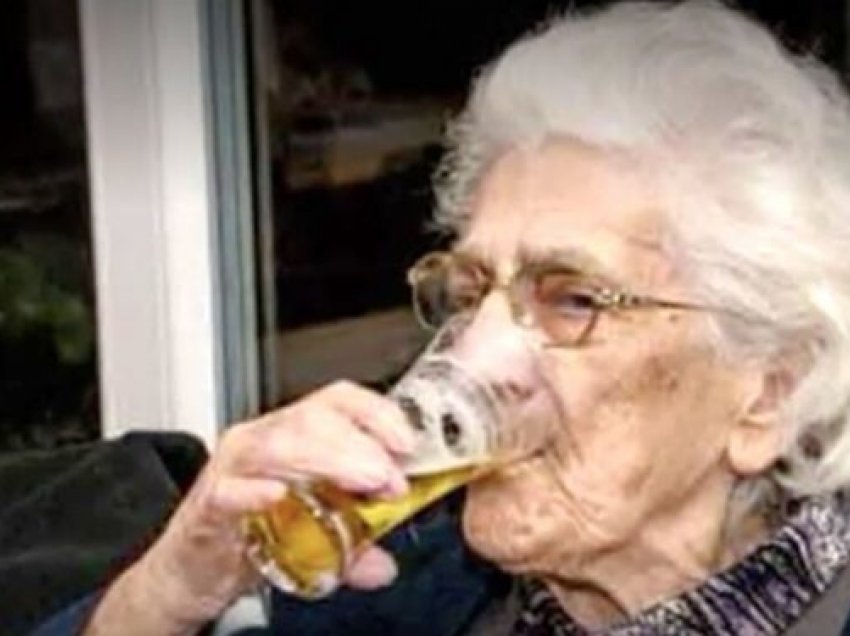 Kjo është 100 vjeçarja që pi 20 birra çdo ditë