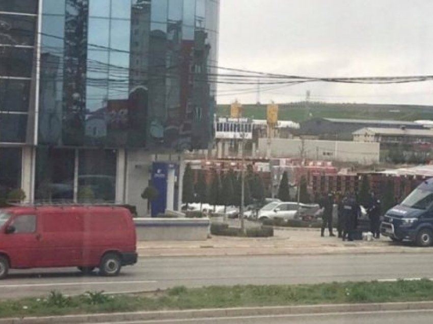 Policia shpërthen në mënyrë të kontrolluar bombën në Fushë Kosovë