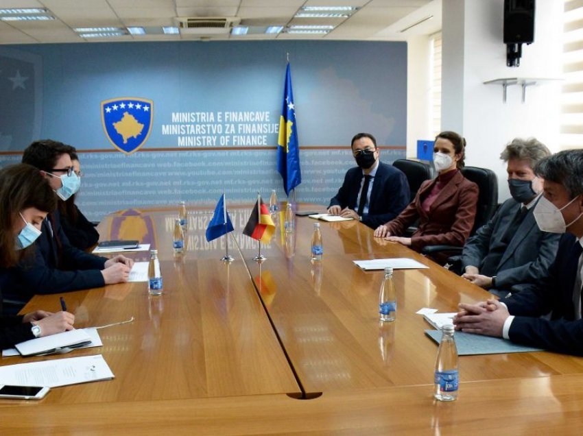 Murati dhe zëvendësambasadori gjerman në Kosovë diskutojnë për Planin zhvillimor të Qeverisë Kurti