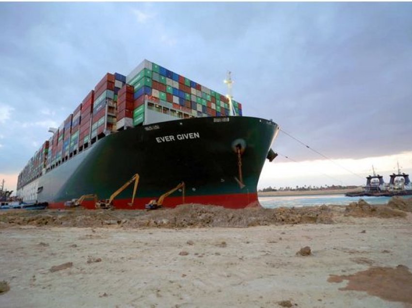 Kërkon $900mln dëmshpërblim/ Egjipti sekuestron anijen që bllokoi Kanalin e Suezit 