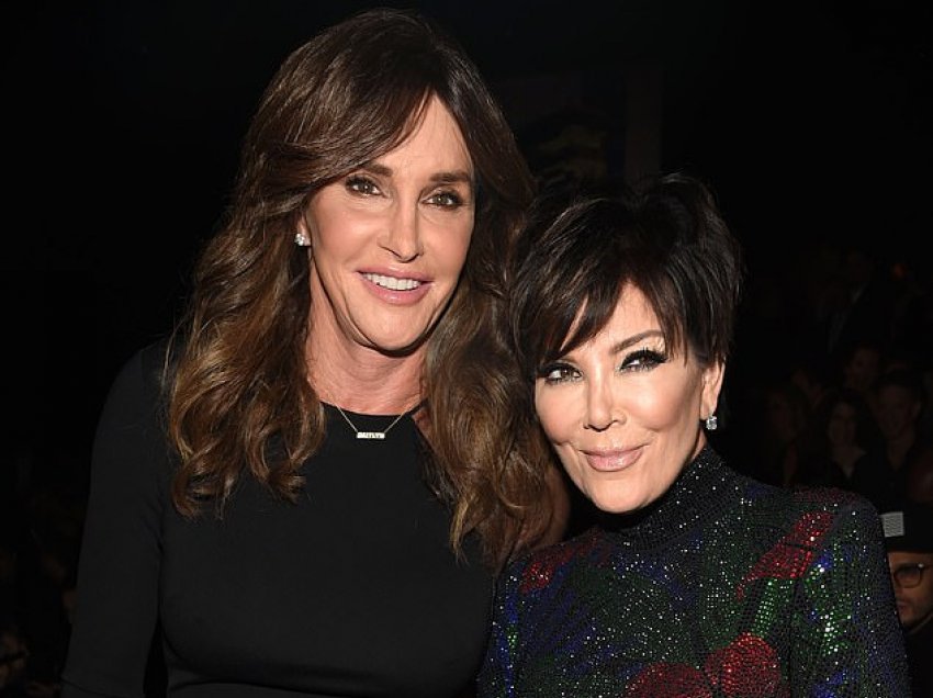 Kris Jenner thotë se ajo dhe familja e sa u tronditën kur kuptuan se babai i vajzave të saj vendosi të kthehet në femër