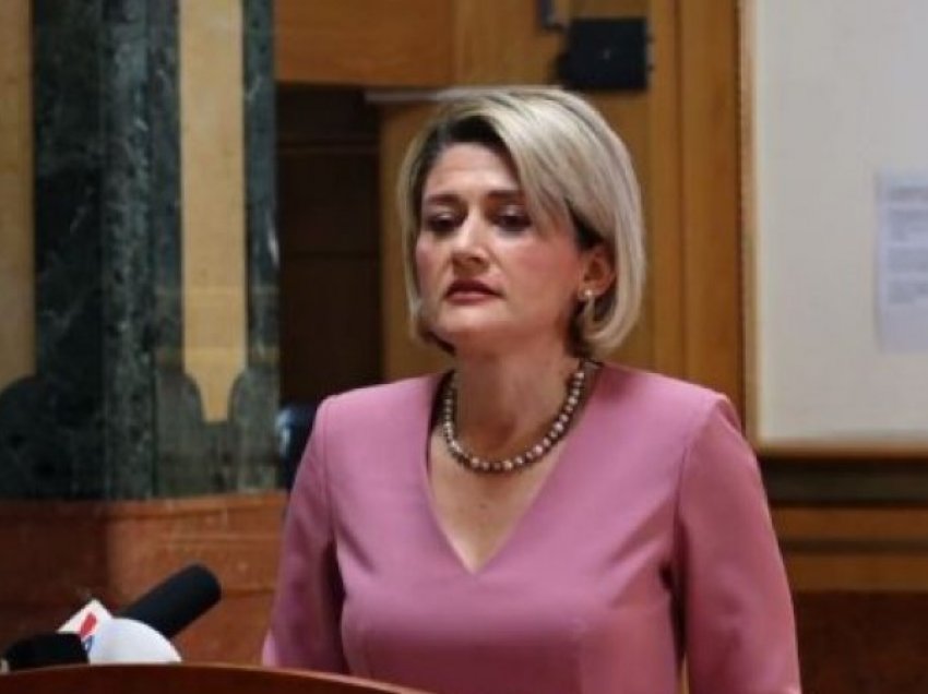 Qeveria i vendos reciprocitet Serbisë - tregon Mimoza Kusari për vendimin e fundit