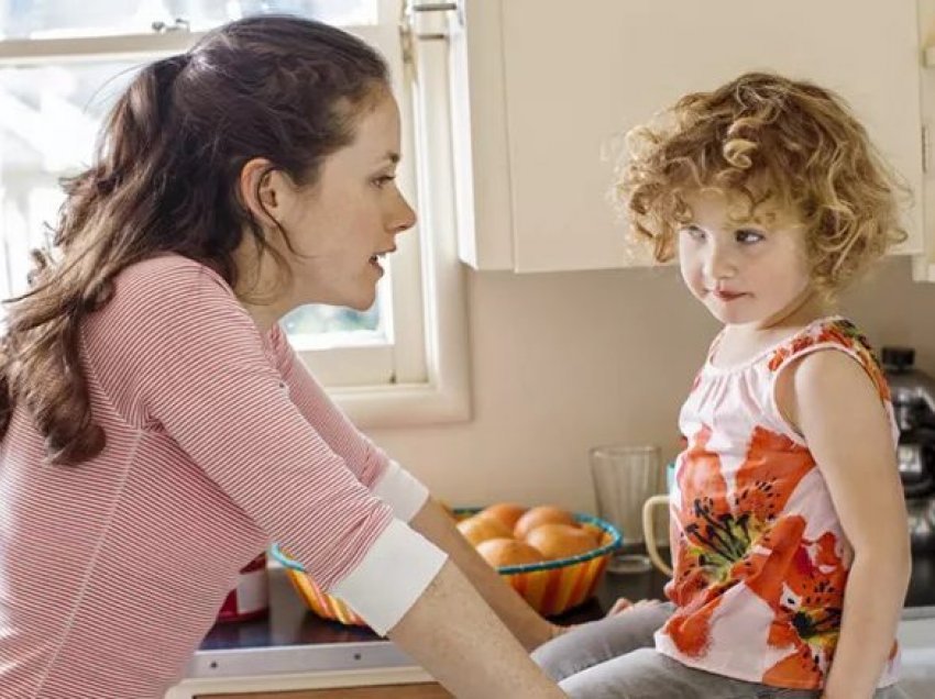 Kujdesi prindëror: A duhen kundërshtuar fëmijët? Si duhet ta drejtojmë xhelozinë e tyre?