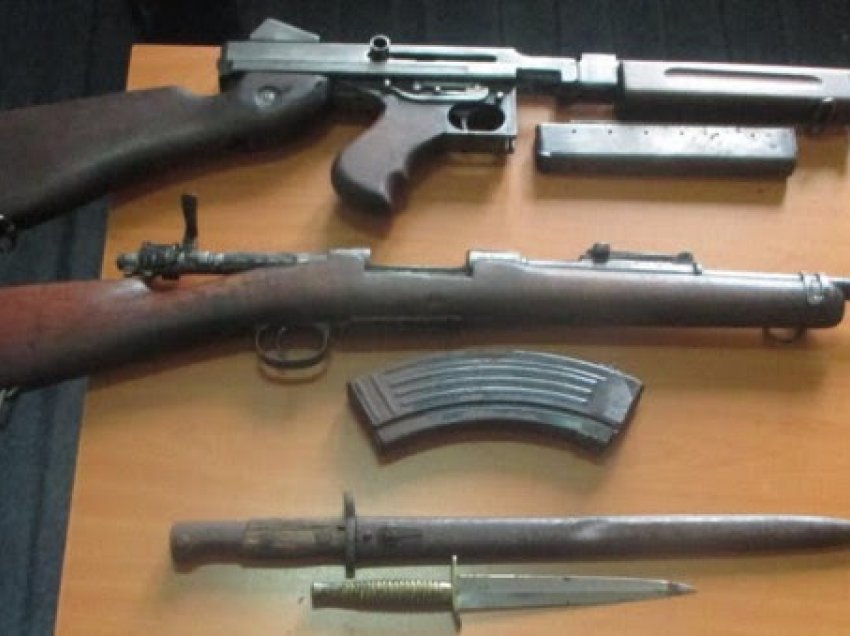 ​Policia konfiskon armë dhe municion në fshatin Drobesh të Vitisë