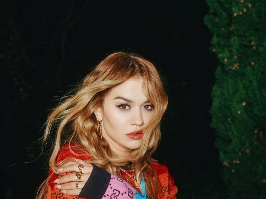Rita Ora tregon pozat e saj më të mira me veshjen e koleksionit të ri Gucci ‘Aria’