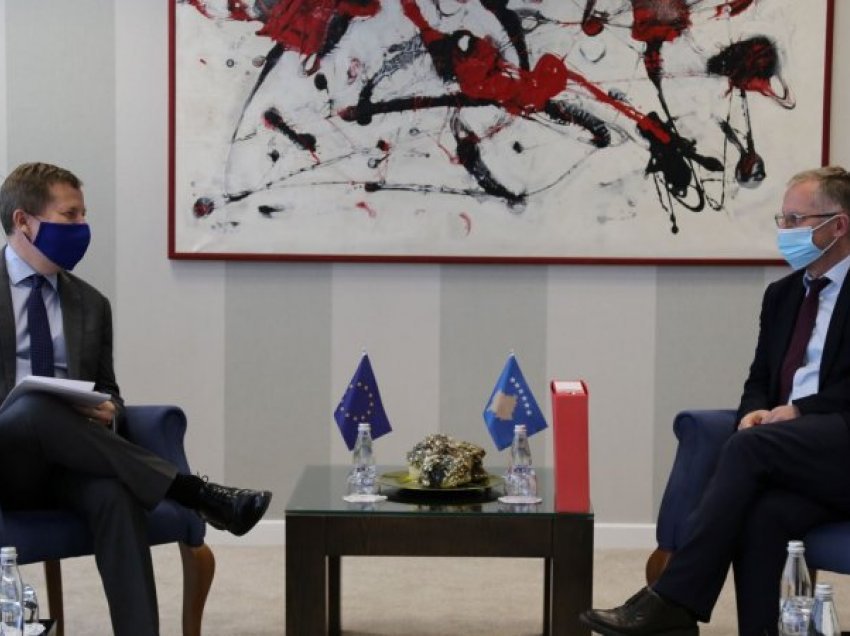 Bislimi takoi Szunyog, ia dorëzoi Raportin e Kosovës për vitin 2021