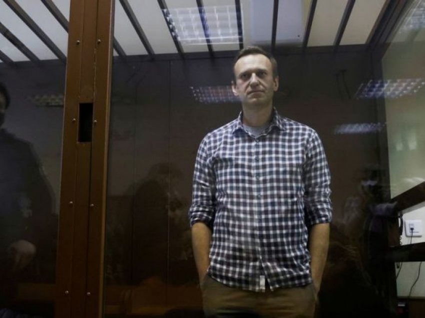 Navalny thotë se gardianët e burgut e kanë kërcënuar se do ta detyrojnë të hajë ushqim me forcë nëse nuk e braktis grevën