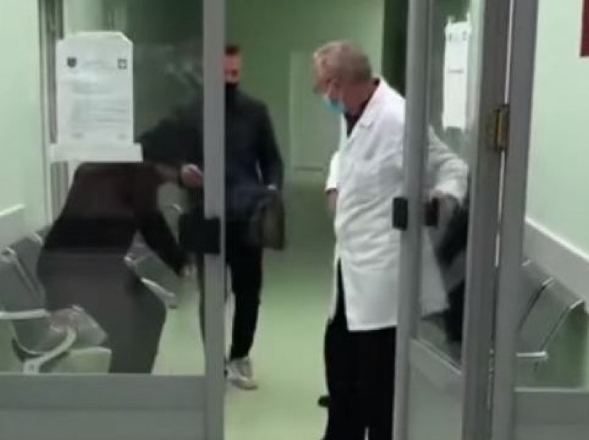 “Dreq nuk jam këtu”, ish-zëvendëskryeministrja reagon pas videos ku mjeku nuk i ofron ndihmë qytetarit