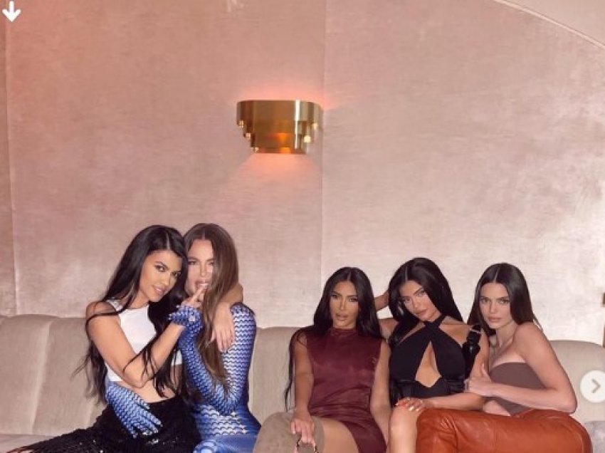 Bëhen bashkë motrat Kardashian-Jenner, ‘thyejnë’ rrjetin me këto imazhe