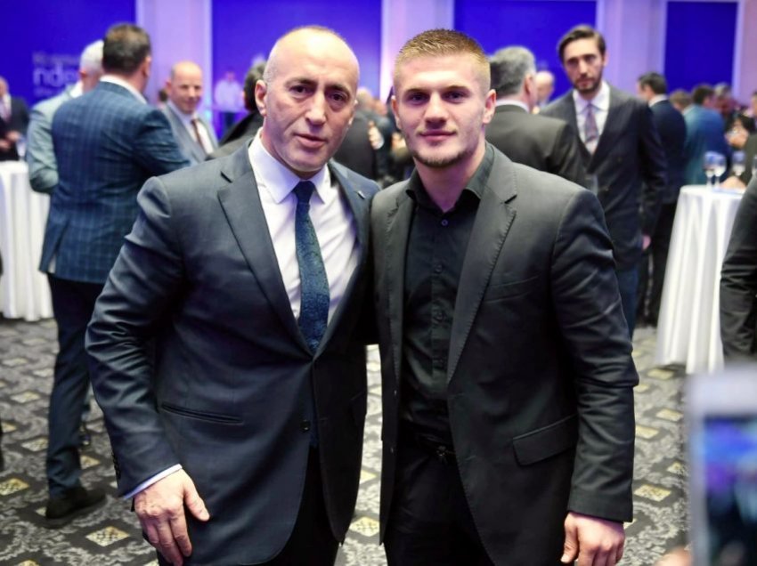 Ramush Haradinaj uron Akil Gjakovën për të artën